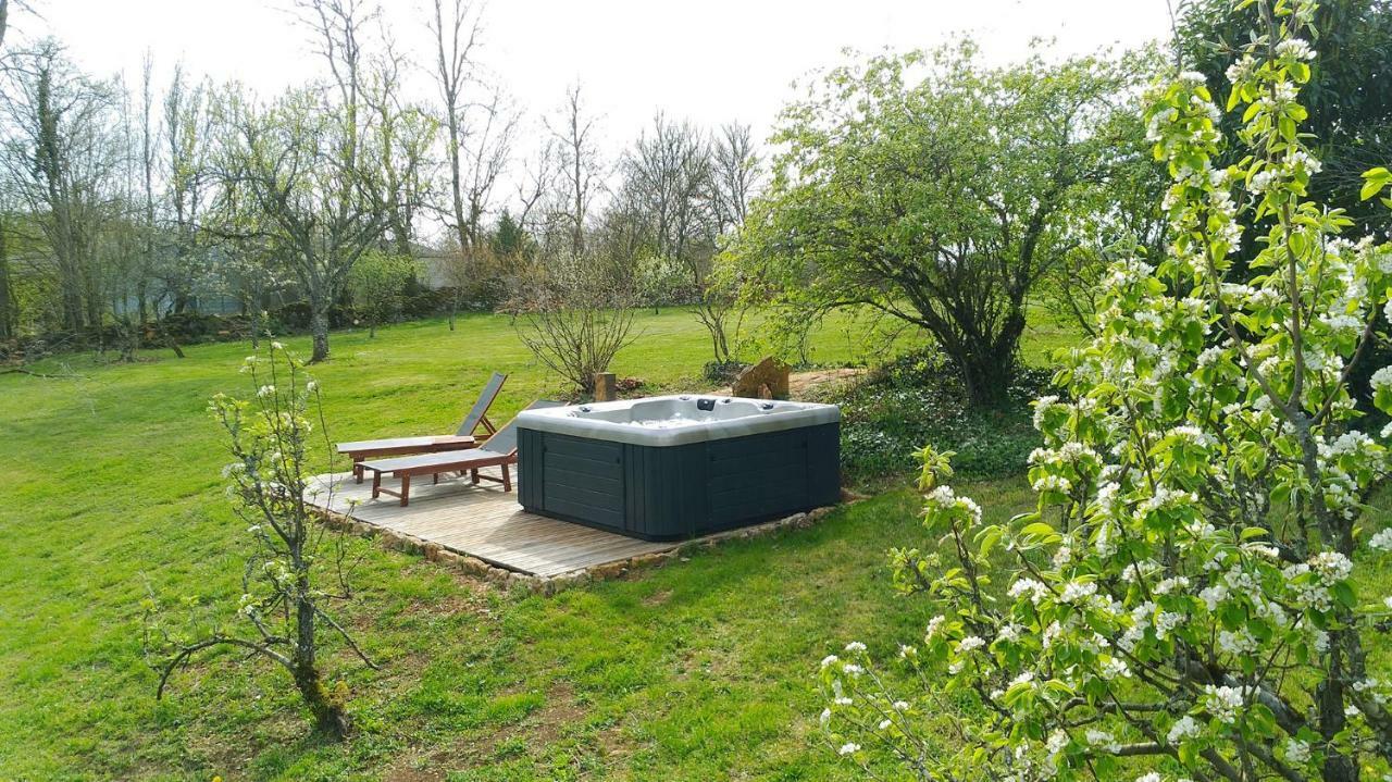 Jardin Des Sens, La Rente D'eguilly Bed & Breakfast 3*